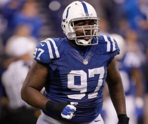 Arthur Jones, do Indianapolis Colts, é suspenso por quatro partidas