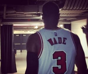 Dwyane Wade se desculpa por gesto “cortando a garganta” em jogo