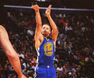 Stephen Curry encerra sequência de jogos com bolas de três em 157