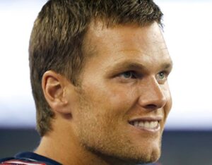 Tom Brady bate recorde de proporção de TD-interceptação em uma temporada