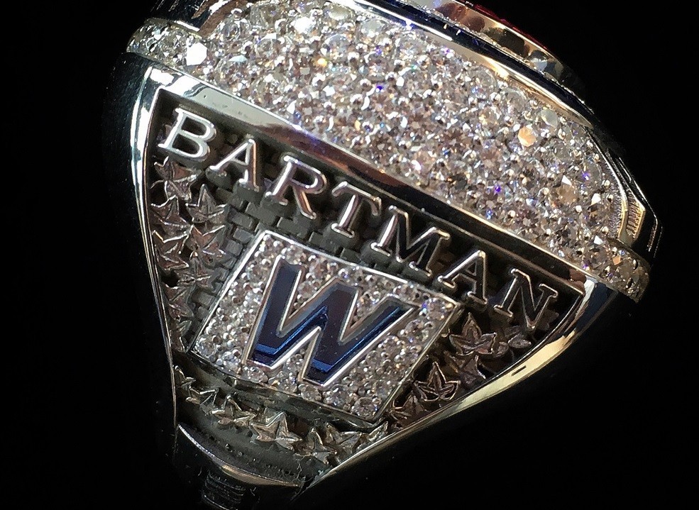 Anel de campeão da World Series dado pelo Chicago Cubs ao torcedor Steve Bartman