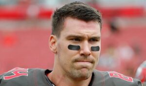 Tampa Bay Buccaneers estende contrato do tight end Cameron Brate
