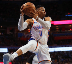 Russell Westbrook se torna 1º jogador a ter média de triplo-duplo em duas temporadas seguidas