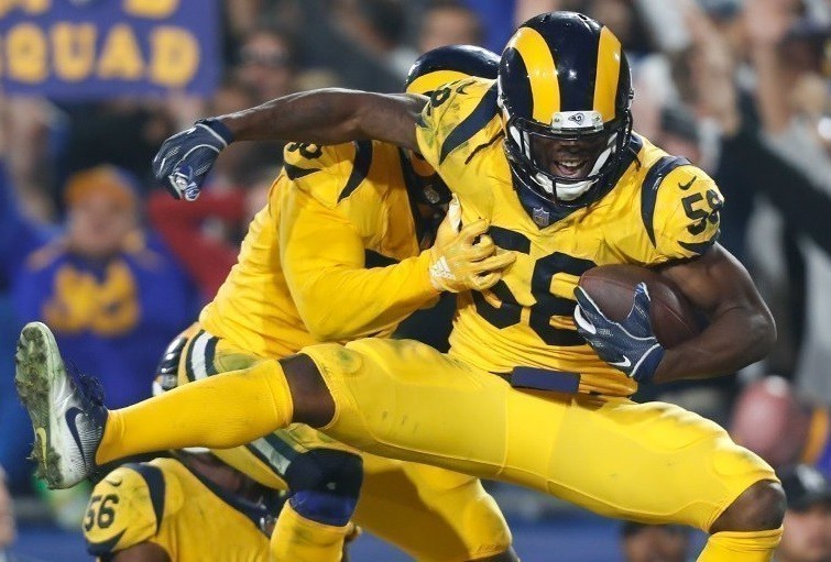 Los Angeles Rams comemora em vitória sobre o Kansas City Chiefs