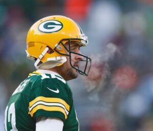 Aaron Rodgers quebra sequência recorde de passes sem sofrer interceptação