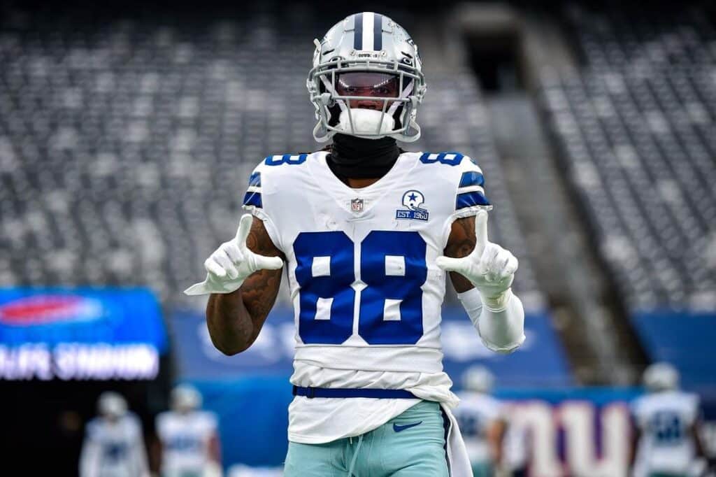 Cee Dee Lamb está na corrida para jogador ofensivo do ano?