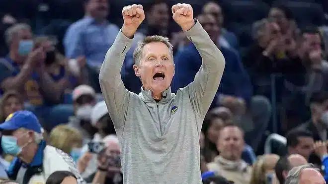 Steve Kerr quase barrou Stephen Curry em jogo de recorde no Madison Square Garden