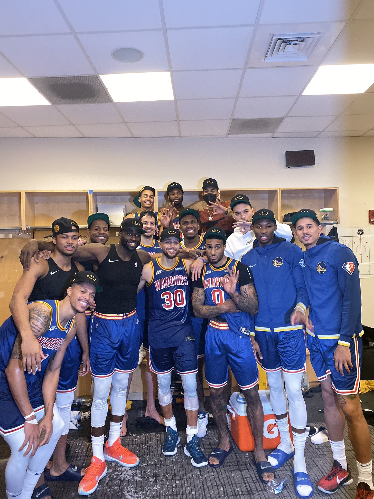 Stephen Curry brada sobre recorde em bolas de três na NBA: “Sou o maior arremessador de todos os tempos”