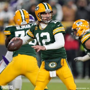 Aaron Rodgers renova com Green Bay Packers