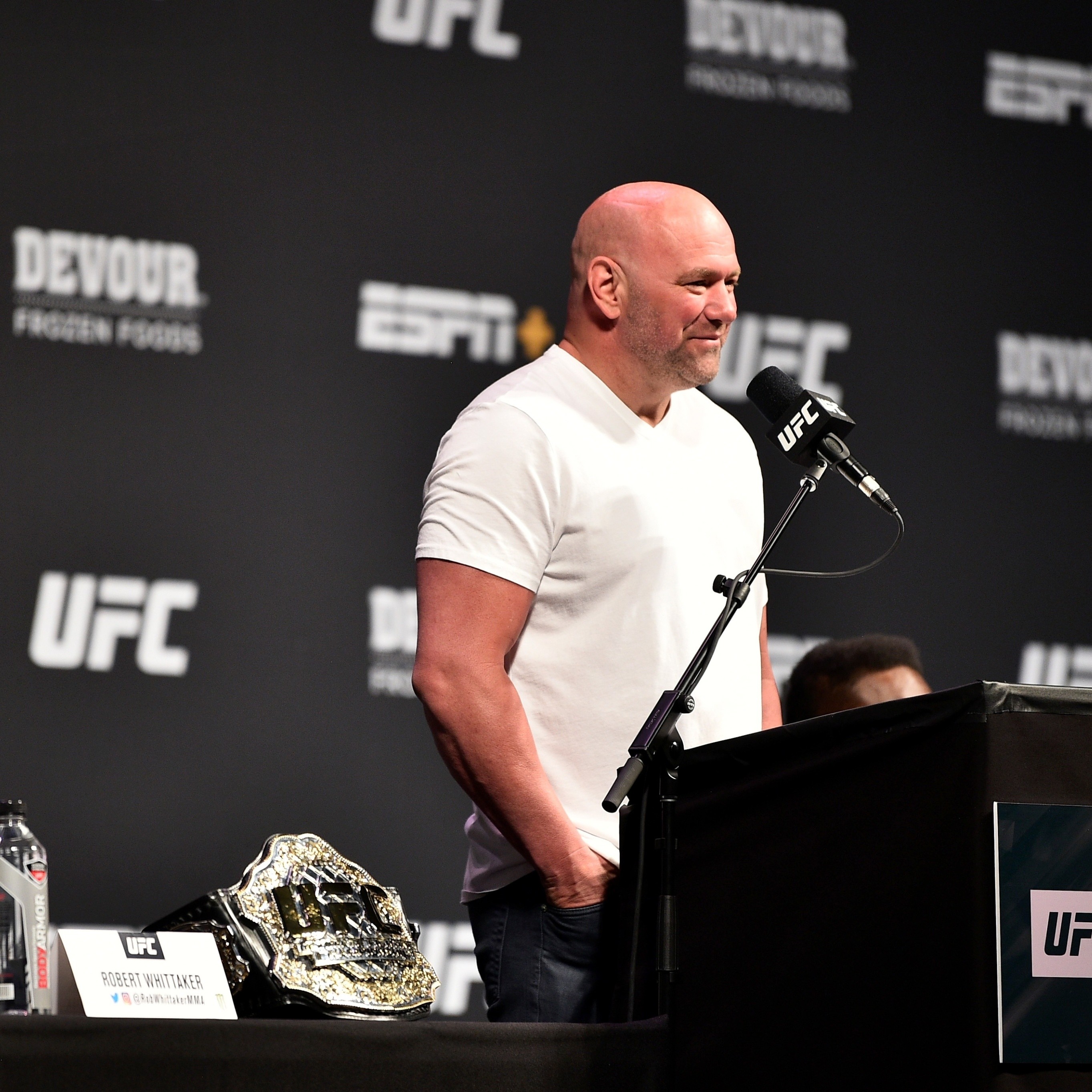 Dana White não fecha a “porta” para Logan Paul no UFC