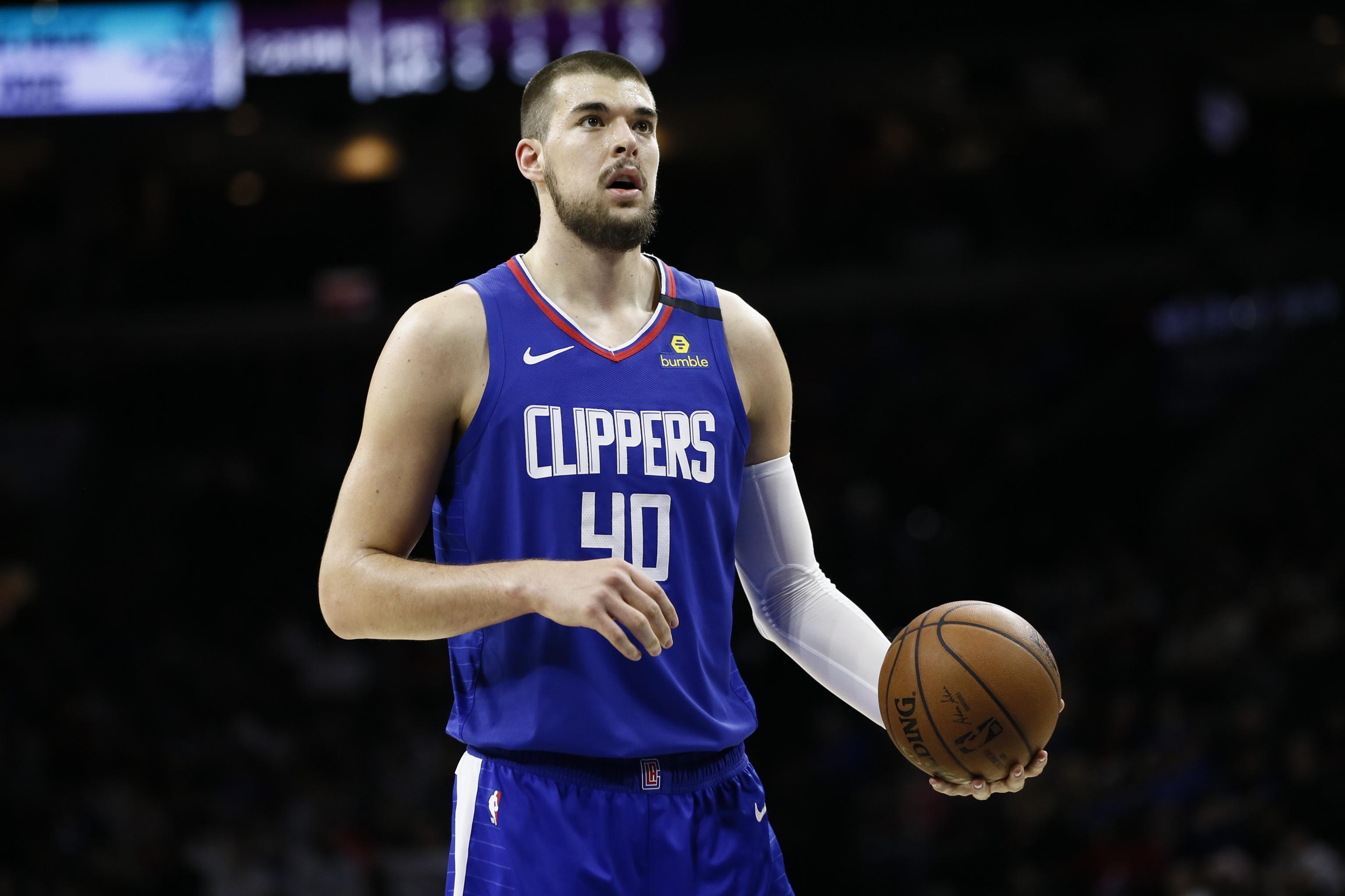 Ivica Zubac acerta renovação com o Clippers