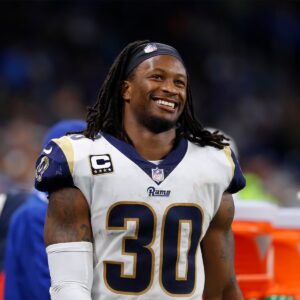 Astro da NFL anuncia aposentadoria