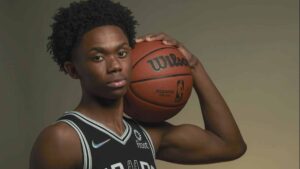 Jogador do San Antonio Spurs é acusado de má conduta sexual e dispensado do time