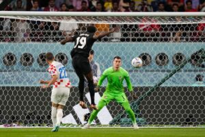 Alphonso Davies marca o primeiro gol da seleção canadense na Copa