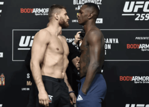 Israel Adesanya pensa sobre lutar em outra categoria