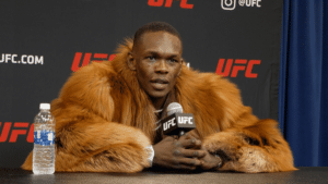 Adesanya afirma que deseja revanche contra Alex Pereira