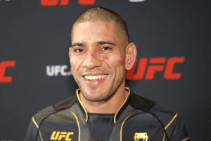 Alex Poatan fala pela primeira vez após conquista do cinturão