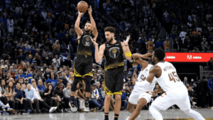 Curry amplia recorde em novo uniforme