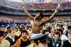 Cosmos, time que Pelé jogou nos EUA, homenageia o ex-jogador: “Seu nome será sempre sinônimo de arte e genialidade”