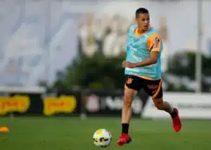 Clubes da MLS sondam jogador do Corinthians