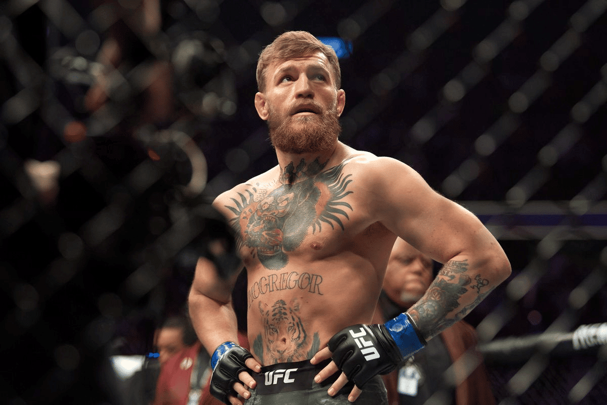 Joe Rogan diz que urina de McGregor poderia derreter copo no teste anti-doping