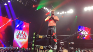 Cain Velasquez retorna ao Lucha Libre AAA mesmo em julgamento