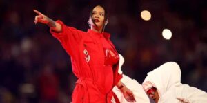 Rihanna canta no Super Bowl 2023 grávida