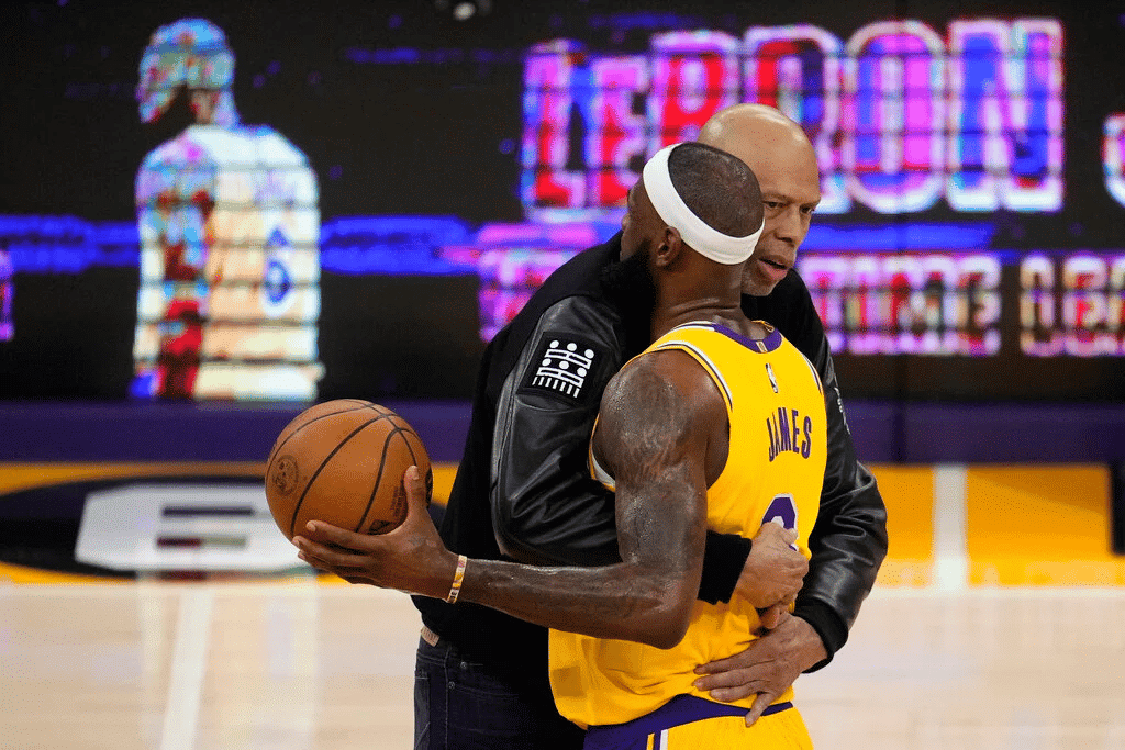 Kareem Abdul-Jabbar quer melhorar relação com Lebron James