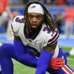 NFL: astro supera parada cardíaca e recebe homenagem do público em retorno