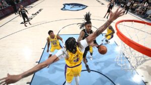 Grizzlies aproveitam ausência de LeBron e vencem Lakers com triplo-duplo de Morant