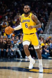 NBA: LeBron tem previsão otimista de retorno aos Lakers