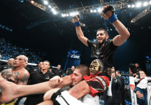 Islam Makhachev está seguindo os passos de Khabib Nurmagomedov