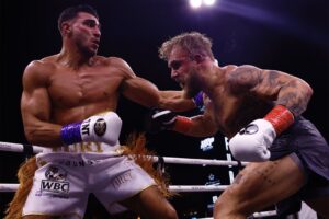 Jake Paul sofre choque de realidade após primeira derrota no boxe