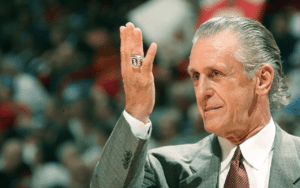 Pat Riley fala da grandeza de Kareem as vésperas de Lebron quebrar seu recorde