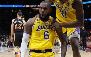 LeBron James a poucos pontos da história