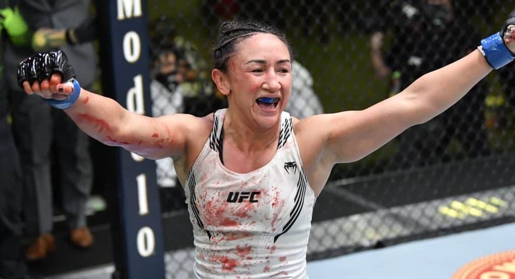 ‘Mantive segredo’: ex-campeã do UFC anuncia gravidez do primeiro filho