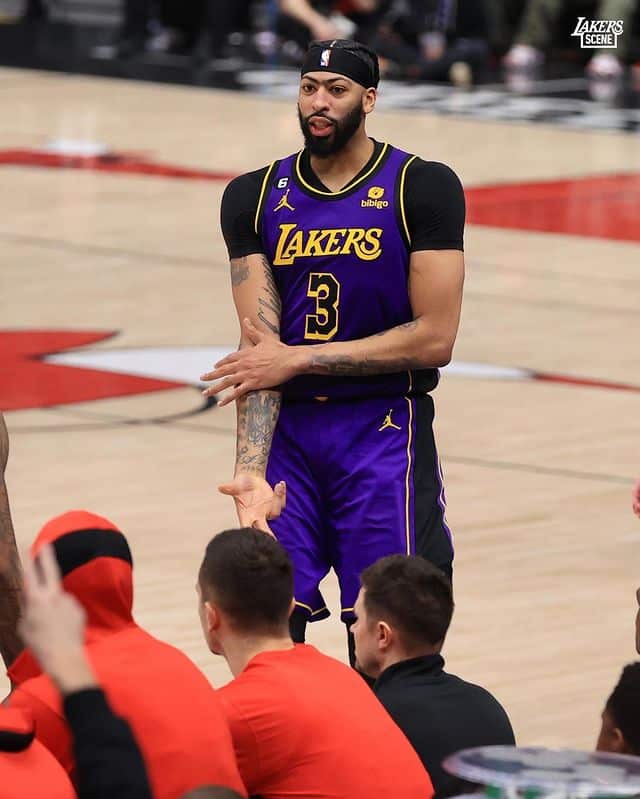 NBA: mesmo lesionado, Anthony Davis lidera Lakers em vitória sobre Wolves