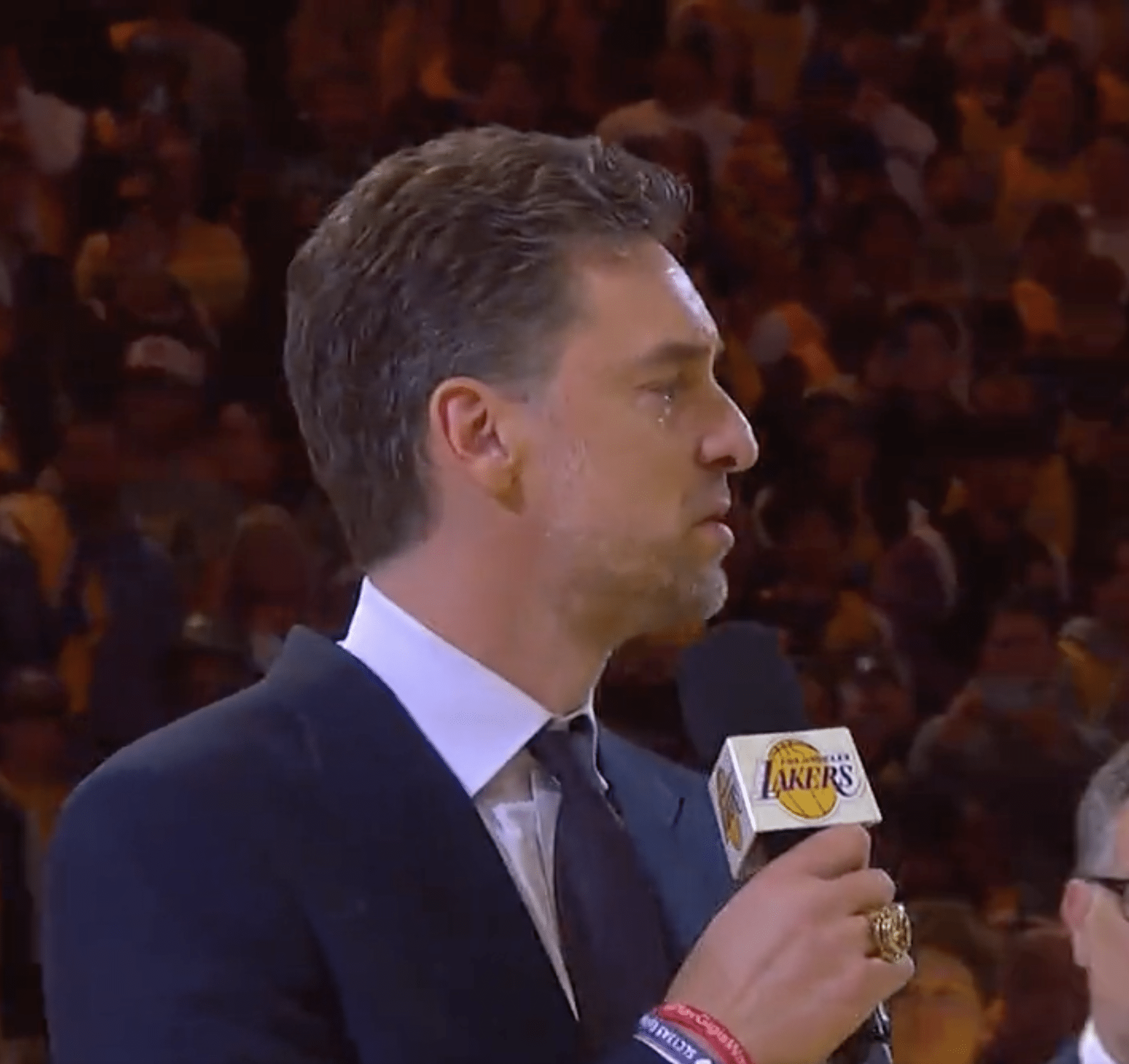 NBA: Lakers vencem Grizzlies em noite de homenagem a Pau Gasol