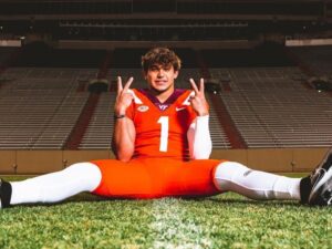 NFL: filho de lenda do MMA faz anúncio bombástico para futuro universitário