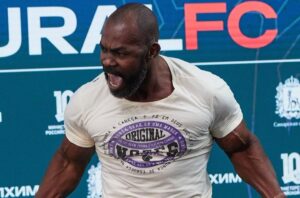 MMA: brasileiro se empolga, mostra ‘fúria’ e assusta rival em encarada