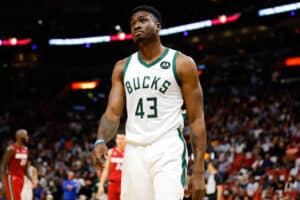 Bucks x Celtics: irmão de Giannis acerta cabeçada em adversário e é expulso