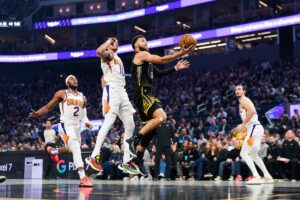 NBA: Suns e Warriors duelam por playoffs; onde assistir jogos desta segunda (13/3)