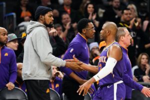 Durant faz sua estreia pelo Suns contra os Hornets pensando em título