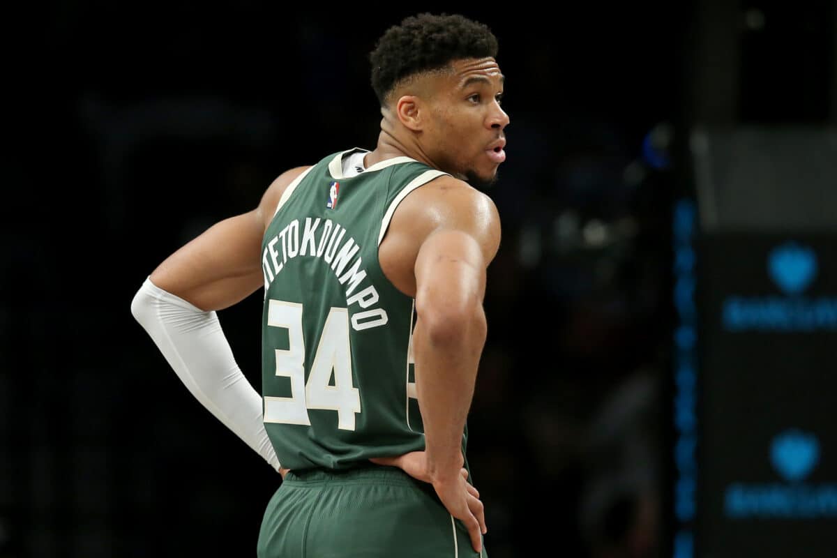 NBA: Bucks chegam a 50 vitórias e Giannis alcança marca histórica
