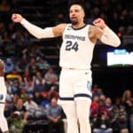 NBA: Brooks provoca jogador dos Mavs e recebe 18ª falta técnica