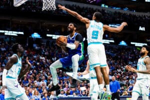 Crise nos Mavs: Kyrie manda recado “hostil” após vaias da própria torcida