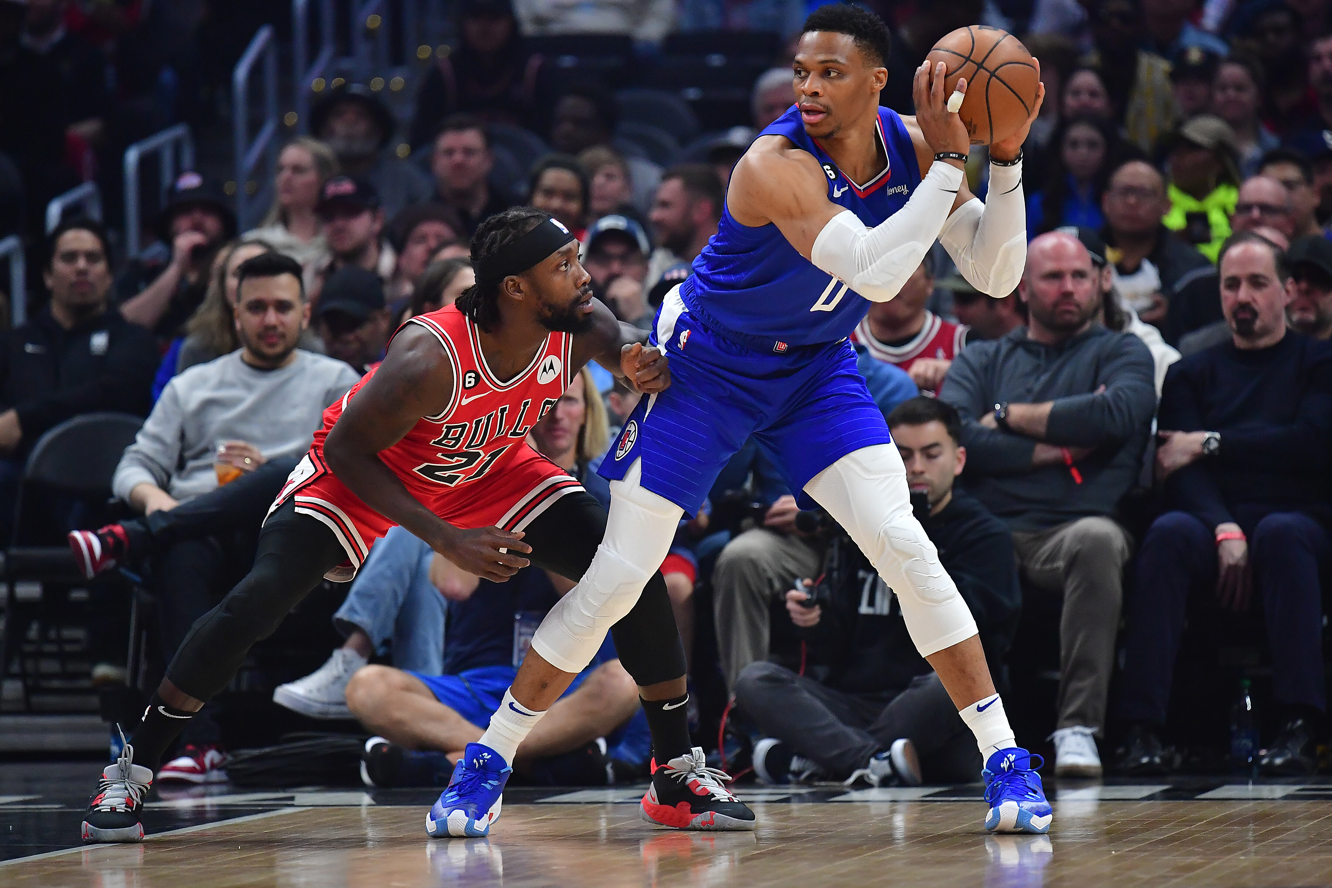 NBA: Clippers vencem Bulls com provocação e cesta bizarra de Westbrook