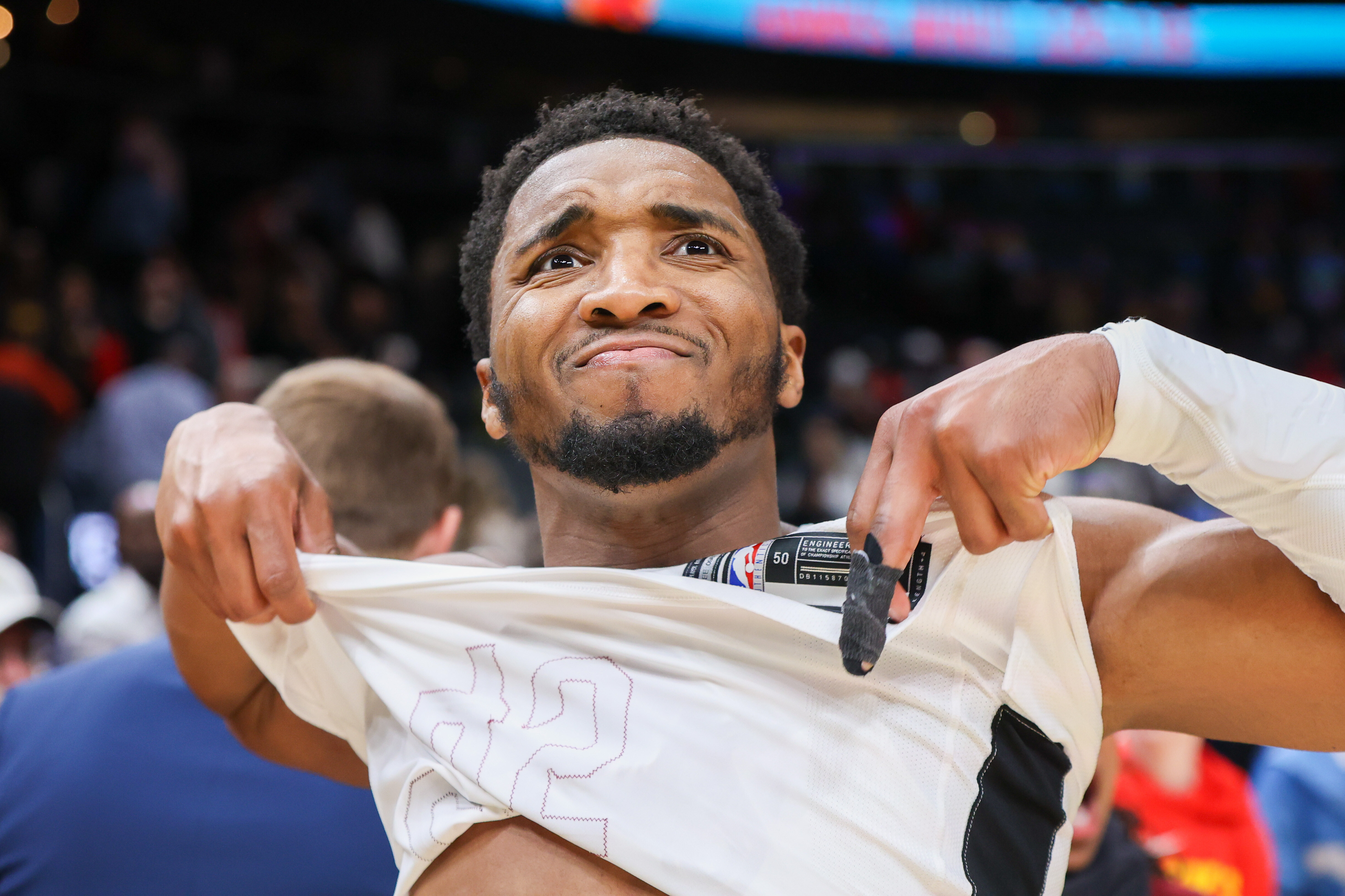 NBA: Mitchell iguala recorde de LeBron, mas derrota dos Cavs ofusca