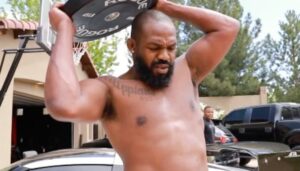 Acima do peso? Jon Jones rebate críticas sobre físico antes do UFC 285