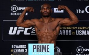 UFC 286: Leon Edwards e Kamaru Usman batem o peso para luta pelo cinturão